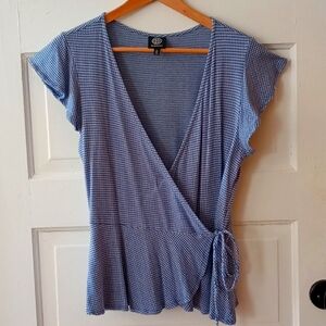 Bobeau wrap top size medium, gingham checked